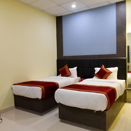 Hotel Tridev Grand Waranasi Zewnętrze zdjęcie