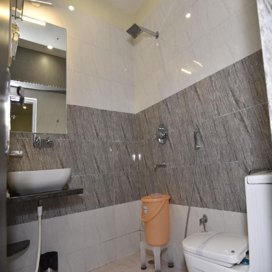 Hotel Tridev Grand Waranasi Zewnętrze zdjęcie