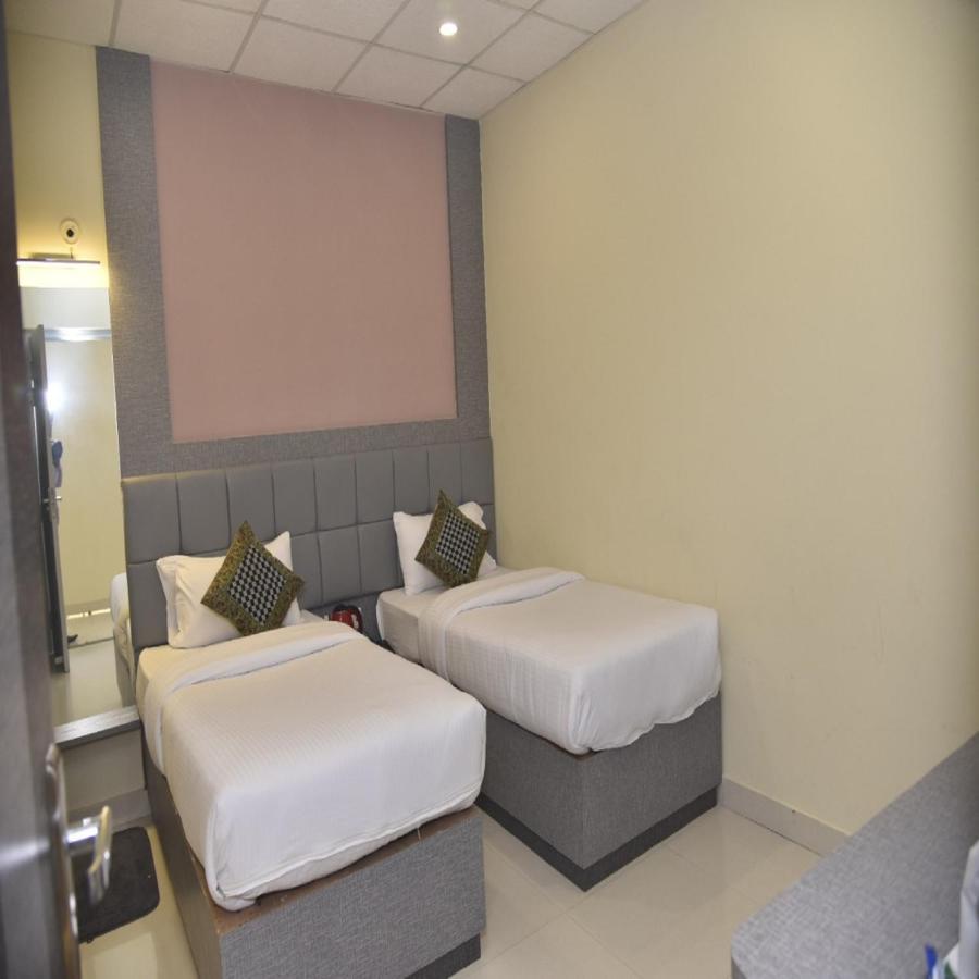 Hotel Tridev Grand Waranasi Zewnętrze zdjęcie